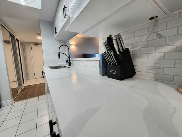 414 - 80 Alton Towers Circ, Condo with 2 bedrooms, 2 bathrooms and 1 parking in Toronto ON | Image 2
