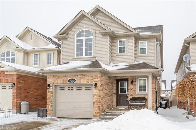 422 Sienna Crescent, House detached with 3 bedrooms, 1 bathrooms and 3 parking in Kitchener ON | Image 2