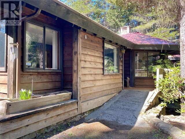 221 Wilkie Way, House detached with 2 bedrooms, 3 bathrooms and 4 parking in Saltspring Island BC | Image 2