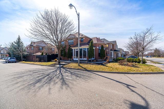 4 Kershaw St, House detached with 3 bedrooms, 4 bathrooms and 3 parking in Brampton ON | Image 12
