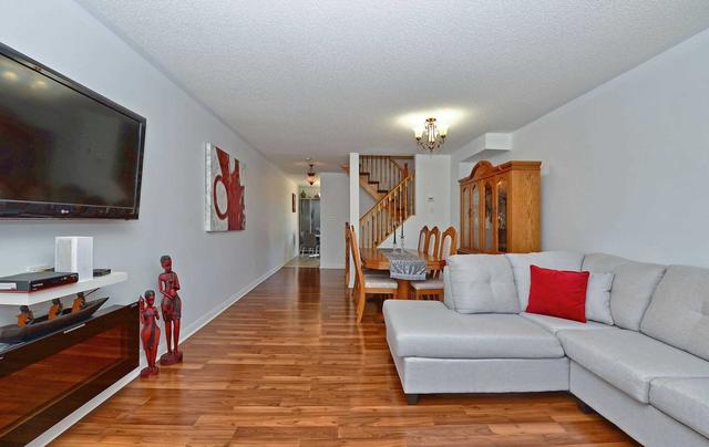 41 Sufi Cres, House attached with 3 bedrooms, 4 bathrooms and 3 parking in Toronto ON | Image 3