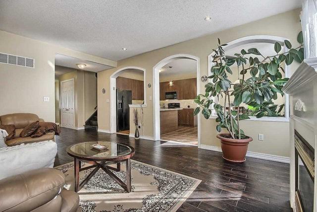 121 Woodbine Pl, House detached with 4 bedrooms, 3 bathrooms and 4 parking in Oshawa ON | Image 5