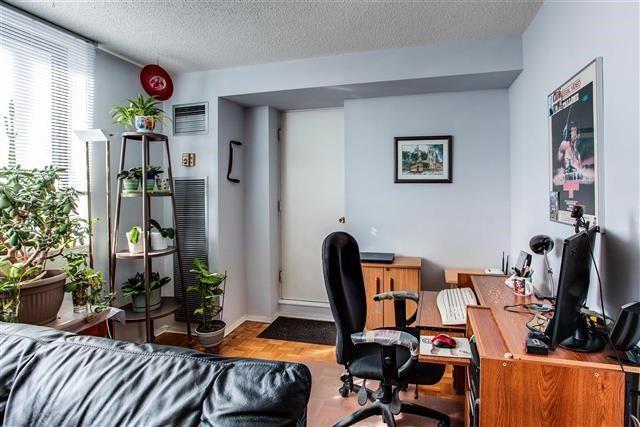 606 - 4 Lisa St, Condo with 2 bedrooms, 1 bathrooms and 1 parking in Brampton ON | Image 8