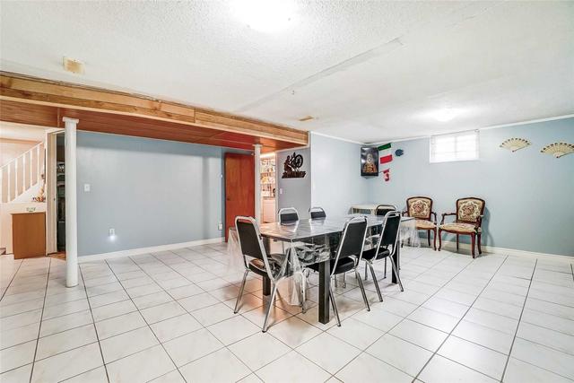 22 Rosefair Cres, House detached with 3 bedrooms, 2 bathrooms and 5 parking in Toronto ON | Image 10