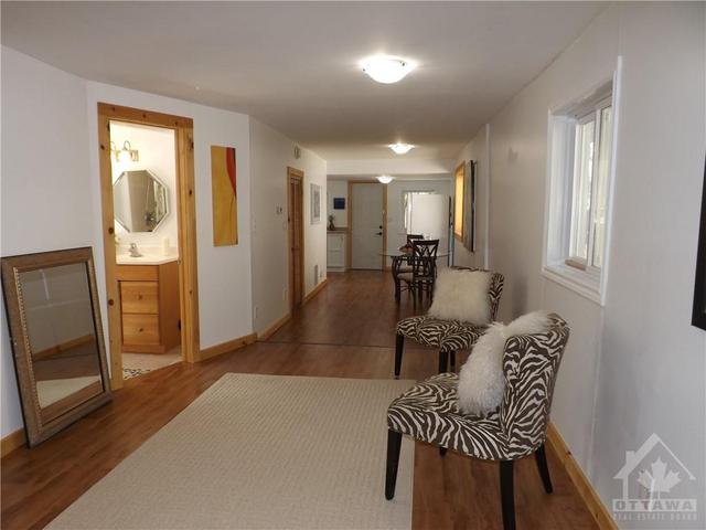 68 Scrivens Street, House detached with 1 bedrooms, 1 bathrooms and 2 parking in Ottawa ON | Image 2
