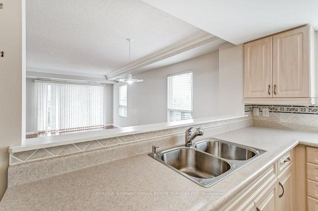 414 - 900 Bogart Mill Tr, Condo with 2 bedrooms, 2 bathrooms and 1 parking in Newmarket ON | Image 4
