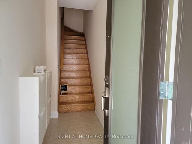 16 - 11 Eldora Ave, Townhouse with 2 bedrooms, 2 bathrooms and 1 parking in Toronto ON | Image 3