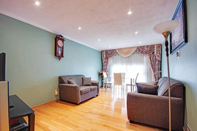 79 Upton Cres, House attached with 3 bedrooms, 4 bathrooms and 4 parking in Markham ON | Image 13
