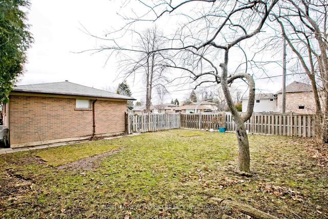 2 Lesgay Cres, House detached with 3 bedrooms, 2 bathrooms and 3 parking in Toronto ON | Image 25