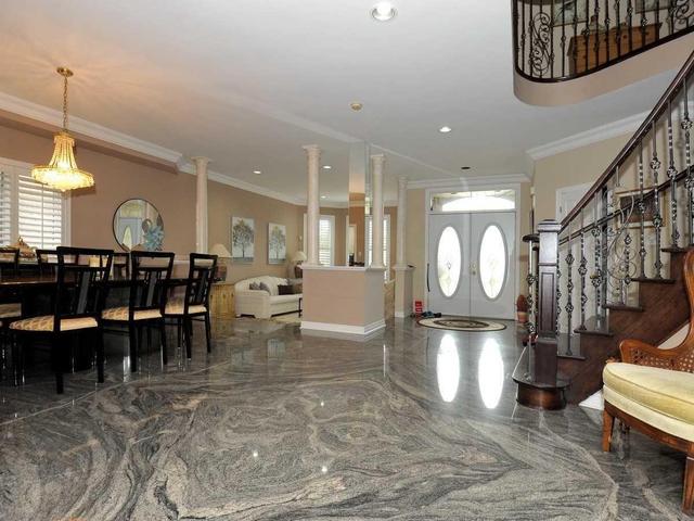 118 Naughton Dr, House detached with 5 bedrooms, 5 bathrooms and 4 parking in Richmond Hill ON | Image 3