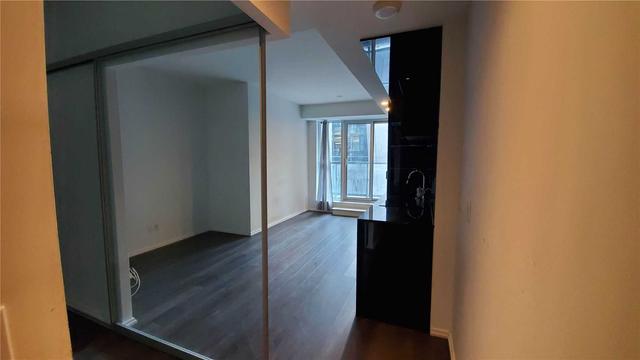 512 - 70 Temperance St, Condo with 1 bedrooms, 1 bathrooms and 0 parking in Toronto ON | Image 8