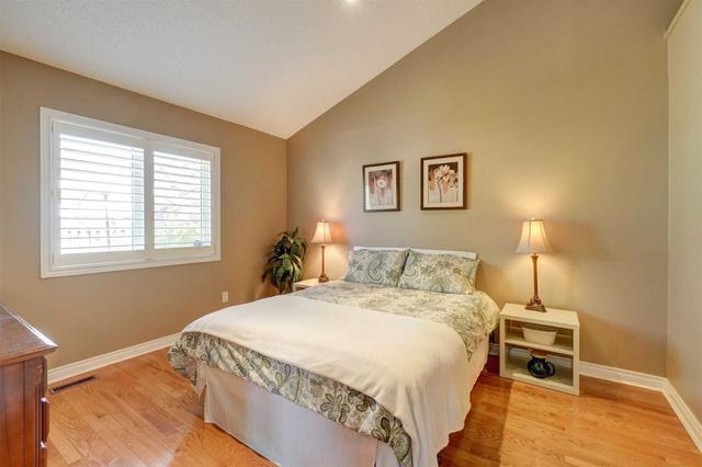 28 - 223 Rebecca St, Townhouse with 2 bedrooms, 4 bathrooms and 2 parking in Oakville ON | Image 11