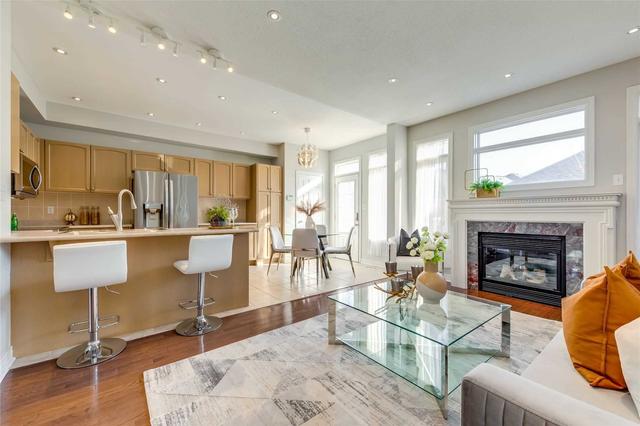 3016 Richview Blvd, House attached with 3 bedrooms, 4 bathrooms and 2 parking in Oakville ON | Image 4