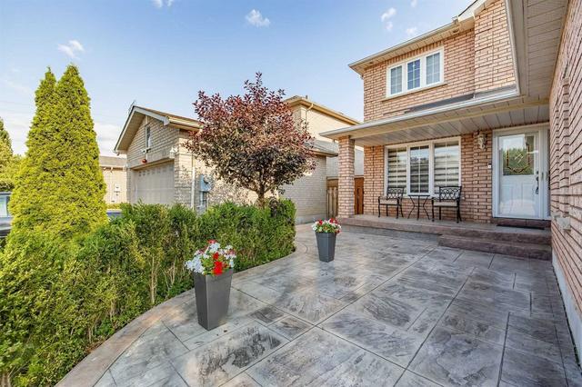 11 Calabria Crt, House detached with 4 bedrooms, 4 bathrooms and 6 parking in Vaughan ON | Image 34