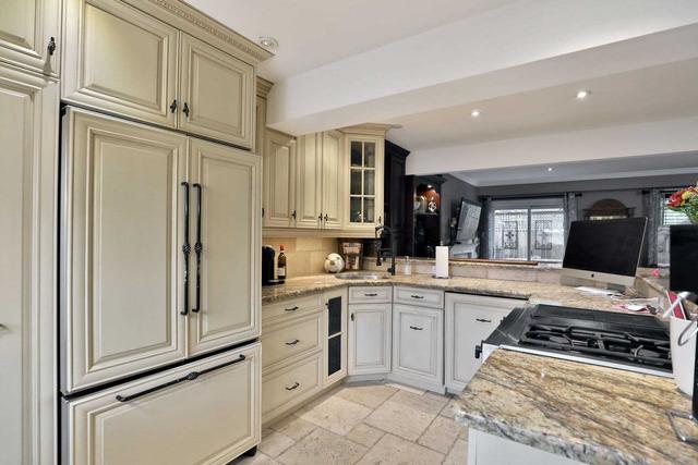 62 John St, House attached with 3 bedrooms, 2 bathrooms and 3 parking in Oakville ON | Image 2