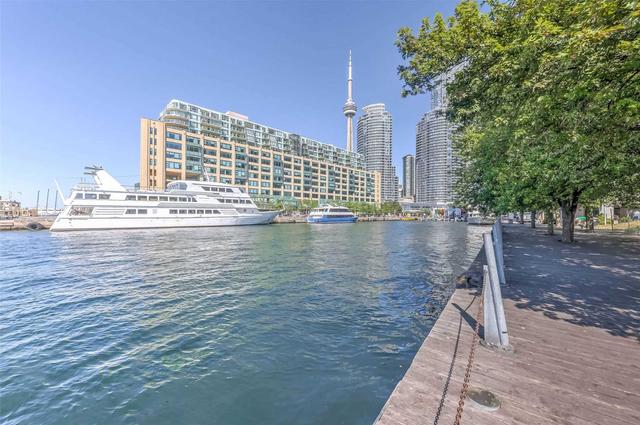 1602 - 77 Harbour Sq, Condo with 2 bedrooms, 2 bathrooms and 1 parking in Toronto ON | Image 15