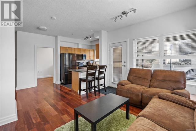 101 - 870 Short St, Condo with 2 bedrooms, 2 bathrooms and 1 parking in Saanich BC | Image 9