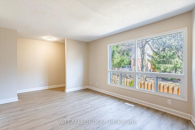 76 - 35 Waterman Ave, Townhouse with 3 bedrooms, 2 bathrooms and 2 parking in London ON | Image 3