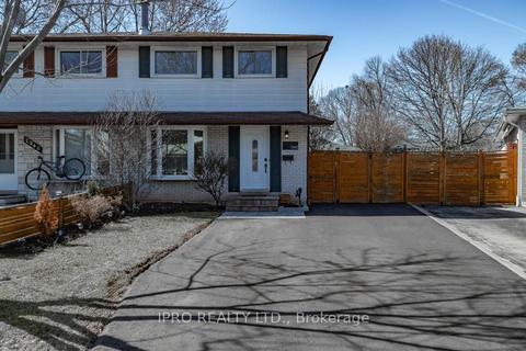 1342 Roylen Rd, House semidetached with 3 bedrooms, 2 bathrooms and 4 parking in Oakville ON | Card Image