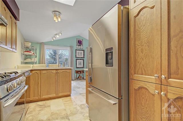 4 Cambray Lane, Townhouse with 3 bedrooms, 3 bathrooms and 3 parking in Ottawa ON | Image 10