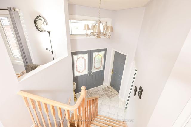 35 Madison Crt, House detached with 3 bedrooms, 2 bathrooms and 6 parking in Welland ON | Image 2