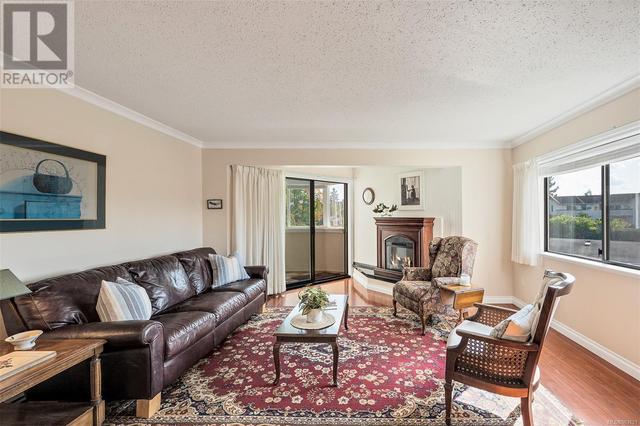 302 - 9900 Fifth St, Condo with 2 bedrooms, 1 bathrooms and 1 parking in Sidney BC | Image 3
