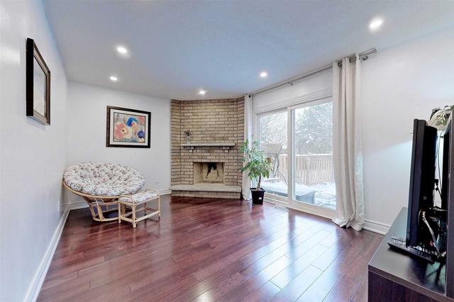 63 Marchwood Cres, House detached with 4 bedrooms, 4 bathrooms and 5 parking in Richmond Hill ON | Image 8