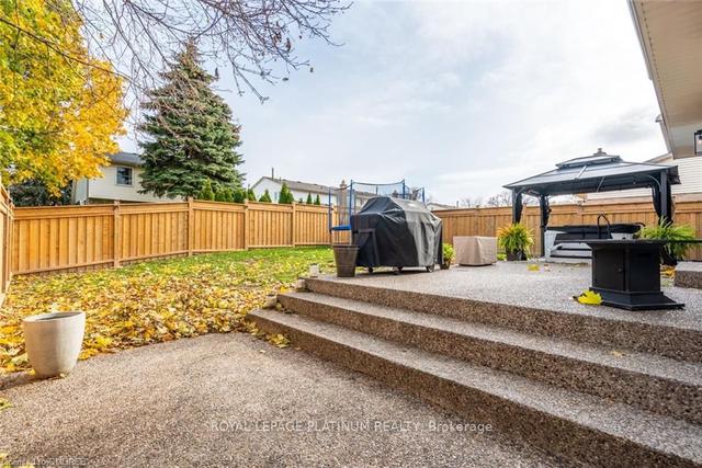 69 Dalton Cres, House detached with 3 bedrooms, 4 bathrooms and 3 parking in Hamilton ON | Image 2