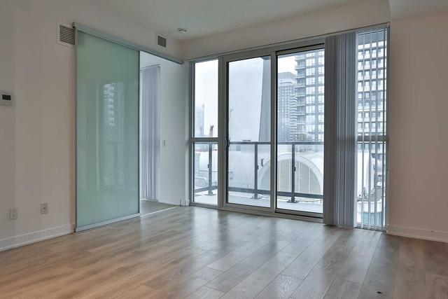 2413 - 87 Peter St, Condo with 1 bedrooms, 1 bathrooms and 0 parking in Toronto ON | Image 5