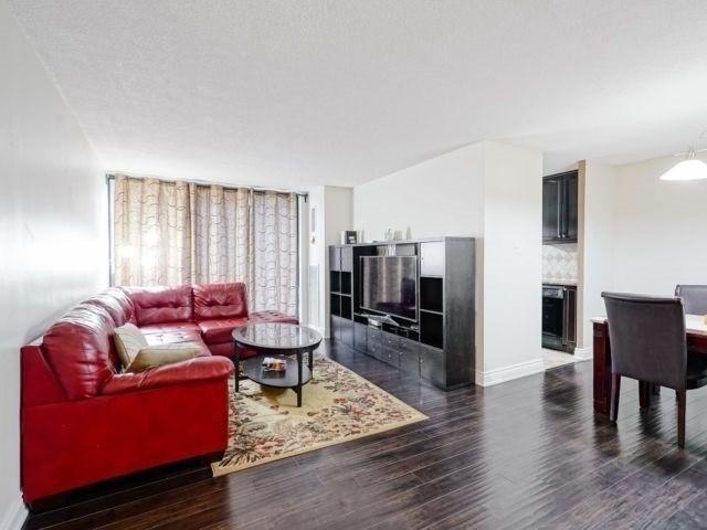 1004 - 17 Knightsbridge Rd, Condo with 2 bedrooms, 1 bathrooms and 1 parking in Brampton ON | Image 3