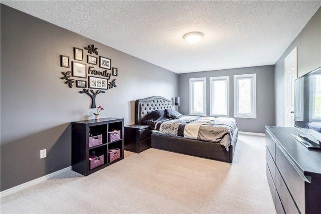 49 Blair Cres, House detached with 4 bedrooms, 3 bathrooms and 6 parking in Barrie ON | Image 10