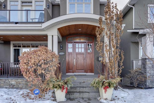 2233 8 Avenue Se, House detached with 4 bedrooms, 3 bathrooms and 2 parking in Calgary AB | Image 10