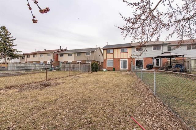 45 Kingswood Dr, House attached with 3 bedrooms, 2 bathrooms and 3 parking in Brampton ON | Image 30