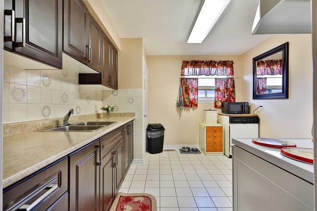 52 Reigate Ave, House detached with 3 bedrooms, 2 bathrooms and 3 parking in Brampton ON | Image 2