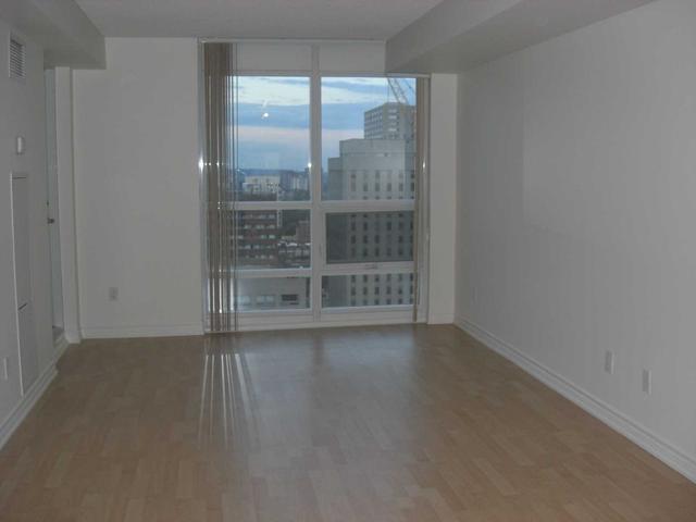 2303 - 761 Bay St, Condo with 1 bedrooms, 2 bathrooms and 1 parking in Toronto ON | Image 16
