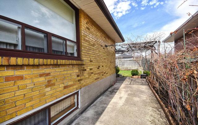 50 Lewiston Rd, House detached with 3 bedrooms, 2 bathrooms and 4 parking in Toronto ON | Image 21