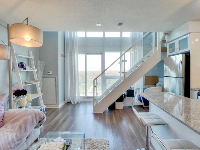 1707 - 155 Legion Rd N, Condo with 1 bedrooms, 2 bathrooms and 1 parking in Toronto ON | Card Image