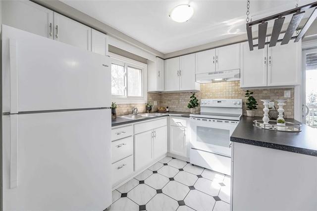 321a Mayview Cres, House semidetached with 3 bedrooms, 2 bathrooms and 3 parking in Waterloo ON | Image 3