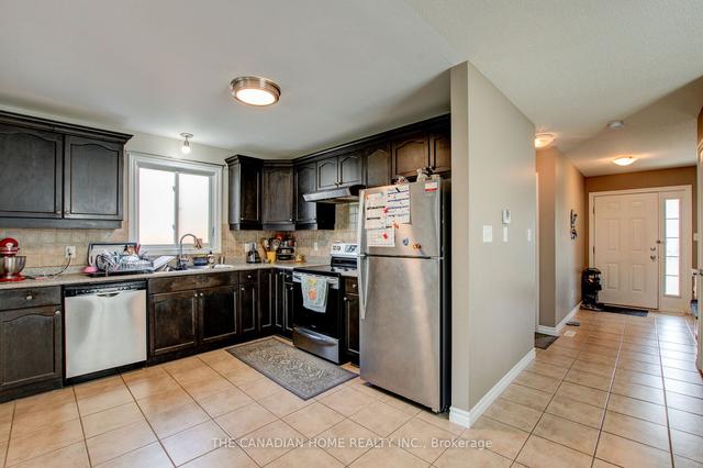 850 Queensborough Cres, House detached with 3 bedrooms, 3 bathrooms and 4 parking in London ON | Image 3