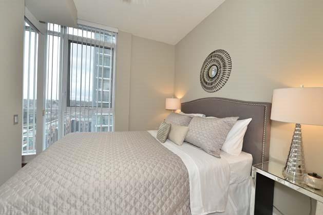 1003 - 30 Canterbury Pl, Condo with 1 bedrooms, 1 bathrooms and 1 parking in Toronto ON | Image 11