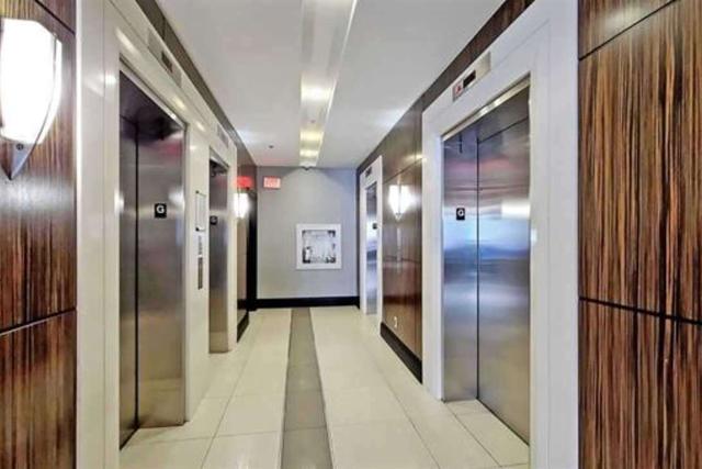 1802 - 19 Grand Trunk Cres, Condo with 2 bedrooms, 2 bathrooms and 1 parking in Toronto ON | Image 12