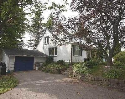 77 Bond St E, House detached with 3 bedrooms, 2 bathrooms and 6 parking in Kawartha Lakes ON | Image 1