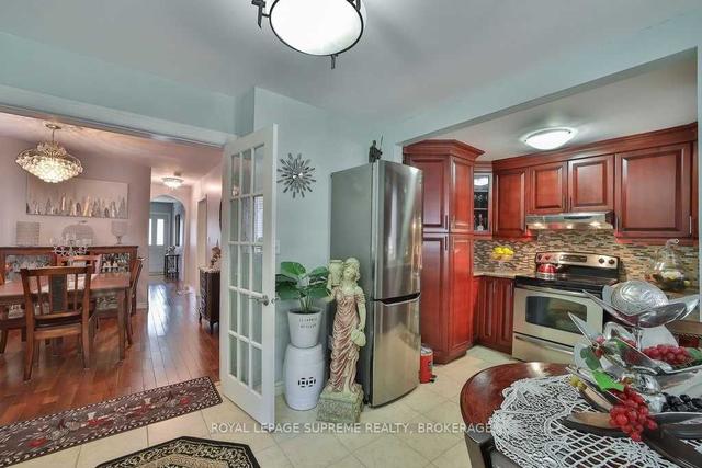 70 Bicknell Ave, House detached with 2 bedrooms, 2 bathrooms and 2 parking in Toronto ON | Image 7