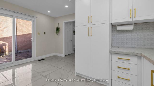 14 Shady Pine Circ, House detached with 3 bedrooms, 4 bathrooms and 5 parking in Brampton ON | Image 9