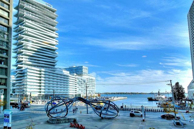 1201 - 10 Queens Quay W, Condo with 2 bedrooms, 2 bathrooms and 1 parking in Toronto ON | Image 12