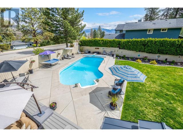 1047 Cascade Place, House detached with 4 bedrooms, 2 bathrooms and 6 parking in Kelowna BC | Image 39