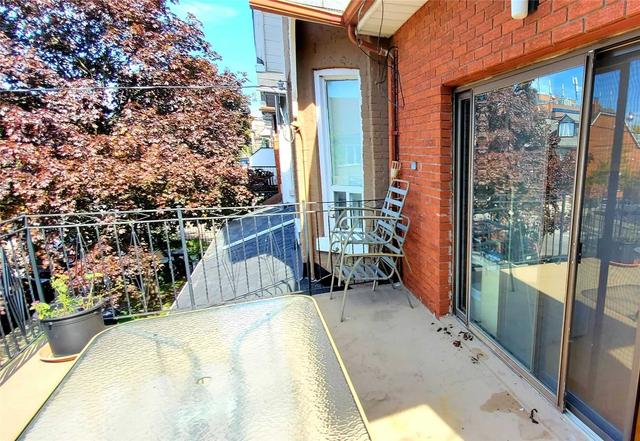 23 Clinton St, House semidetached with 4 bedrooms, 4 bathrooms and 2 parking in Toronto ON | Image 8