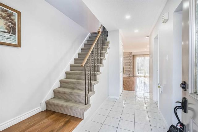 392 Hansen Rd N, House detached with 3 bedrooms, 3 bathrooms and 3 parking in Brampton ON | Image 23