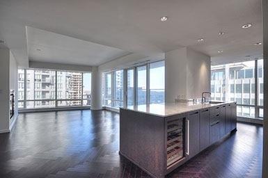 1802 - 180 University Ave, Condo with 1 bedrooms, 2 bathrooms and 1 parking in Toronto ON | Image 1