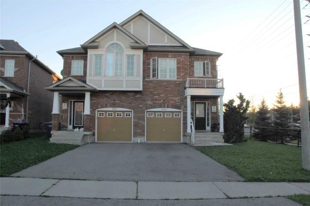 680 Courtney Valley Rd, House semidetached with 4 bedrooms, 3 bathrooms and 3 parking in Mississauga ON | Image 1